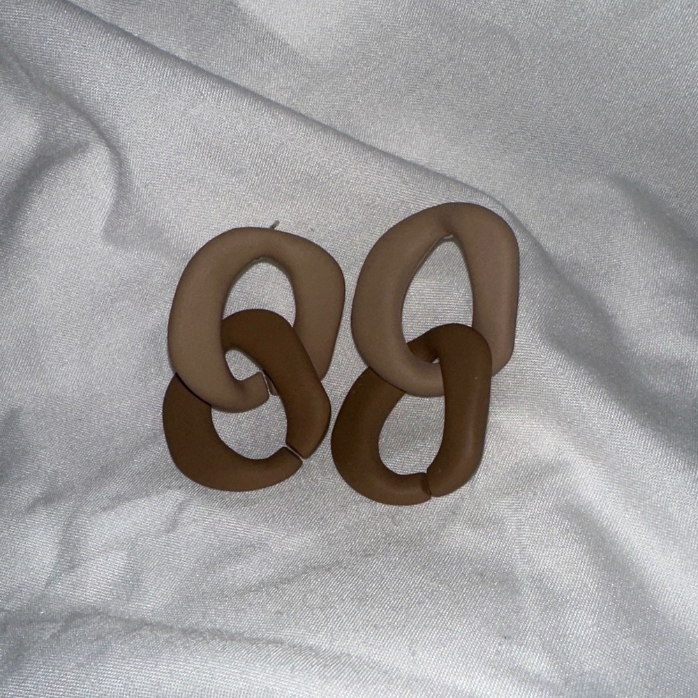 Elegant Brown Link Earrings